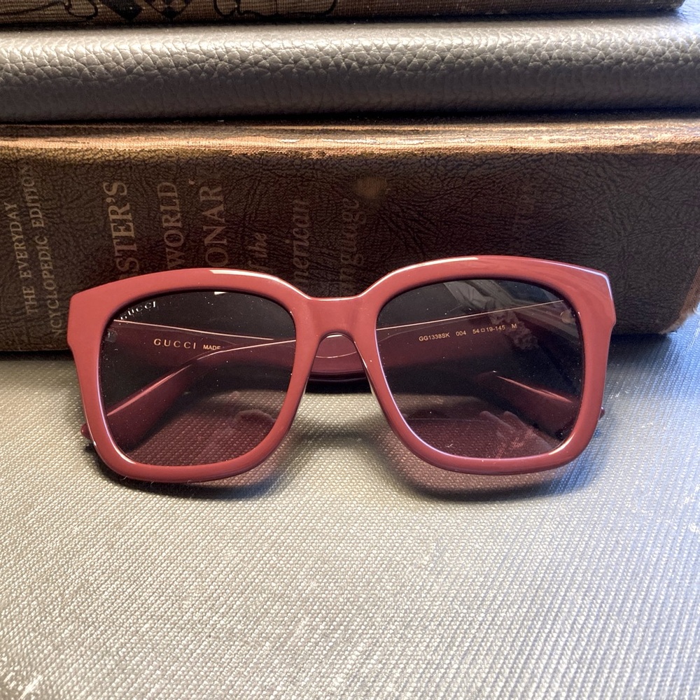 GUCCI GG1338SK Burgundy Sunnies!